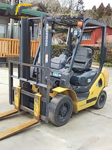 xe-nang-dau-komatsu-fd25t-17-nt01-2